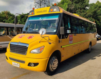 Autobus scolaire automatique jaune pré-propriété de 46 sièges