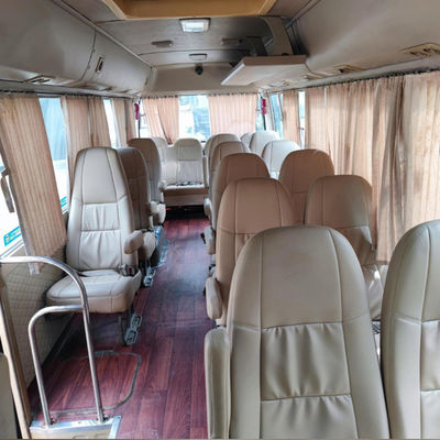 Euro 4 Toyota Coaster d' autre main, une fourgonnette de 20 places à vendre.