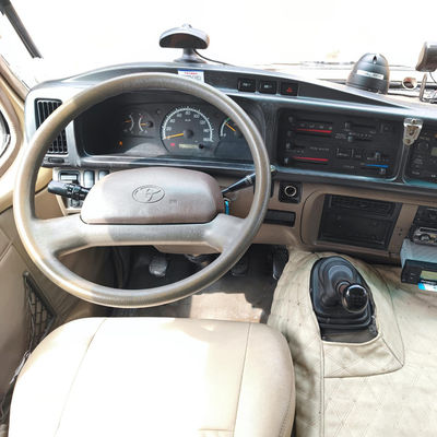 Euro 4 Toyota Coaster d' autre main, une fourgonnette de 20 places à vendre.