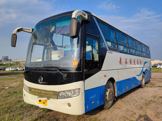 Le Golden Dragon est un bus de tourisme de luxe d'occasion.
