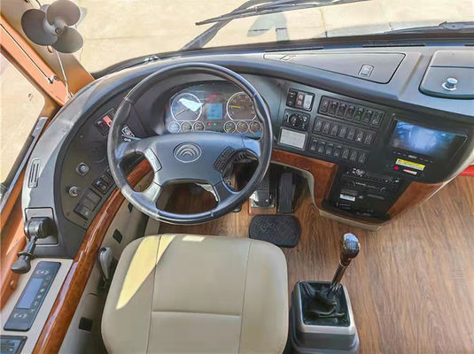 Autobus touristique d'occasion Yutong 51 places, Euro 5 LHD Diesel