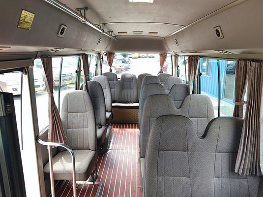 Golden Dragon est une petite camionnette d'occasion de 19 places Euro 4 LHD AC avec transmission manuelle.