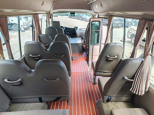 Golden Dragon est une petite camionnette d'occasion de 19 places Euro 4 LHD AC avec transmission manuelle.