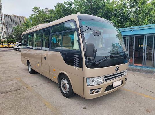 YuTong est une mini-autocar de 19 places diesel avec transmission manuelle.