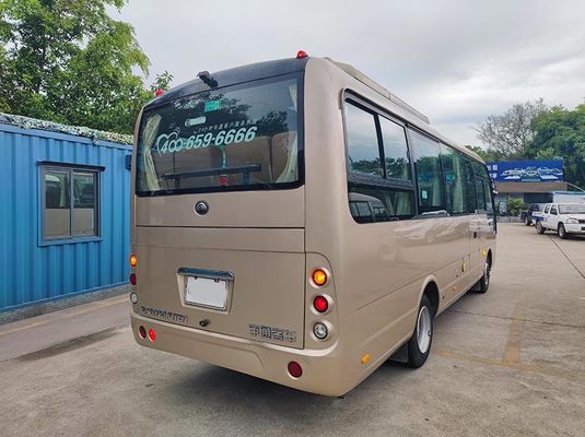 YuTong est une mini-autocar de 19 places diesel avec transmission manuelle.