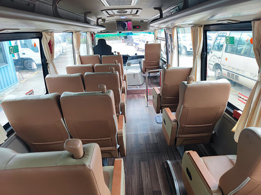 YuTong est une mini-autocar de 19 places diesel avec transmission manuelle.