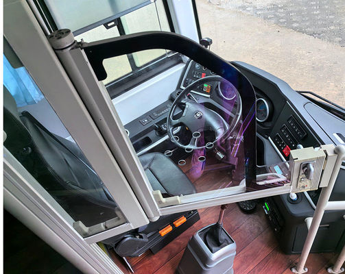 Autobus long de 48 places avec vitesse maximale de 100 km/h et transmission manuelle modèle utilisé