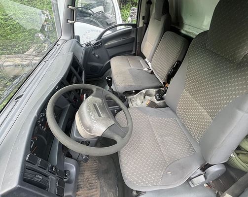 Camion d'occasion Isuzu ELF 600p Camion cargo 4KH1 Moteur diesel et carrosserie blanche