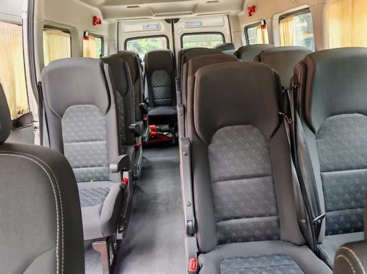Fourgon utilitaire de 6 mètres, 17 places, MAUXS VAN