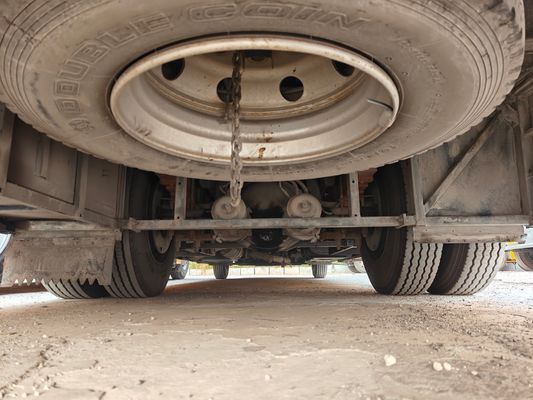 Autobus scolaire jaune d'occasion de 56 places avec élévateur pour fauteuil roulant et carburant diesel - Excellent état