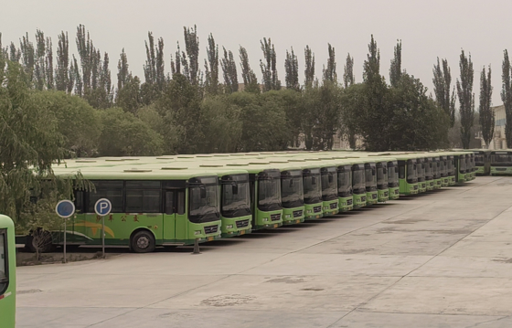 Bus d'occasion Yuchai à moteur avant 19/60 places 3767 ml Déplacement pour un transport en douceur