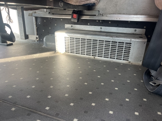 Un bus King Long jaune d'occasion avec moteur Yuchai de 63 places et transmission manuelle